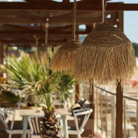 Argisht Partez & Bar Rebls فندق غولدن ساندز