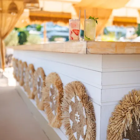 Argisht Partez & Bar Rebls 4* גולדן סנדס