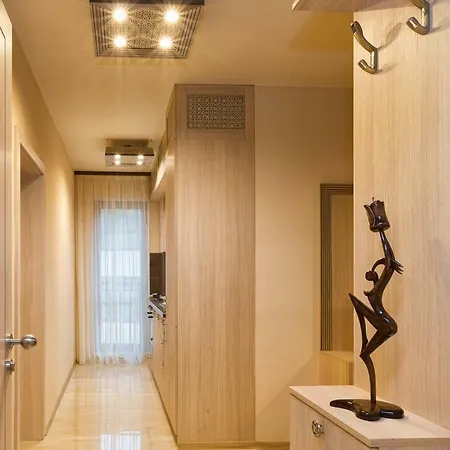 Argisht Partez & Bar Rebls מלון 4*